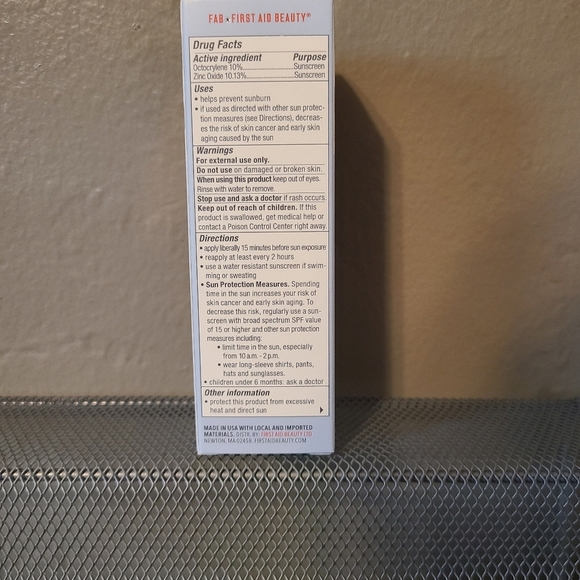 First Aid Beauty Ultra Repair Face Moisturizer SPF 30 Broad Spectrum NIB 1.7 oz - Picture 4 of 8